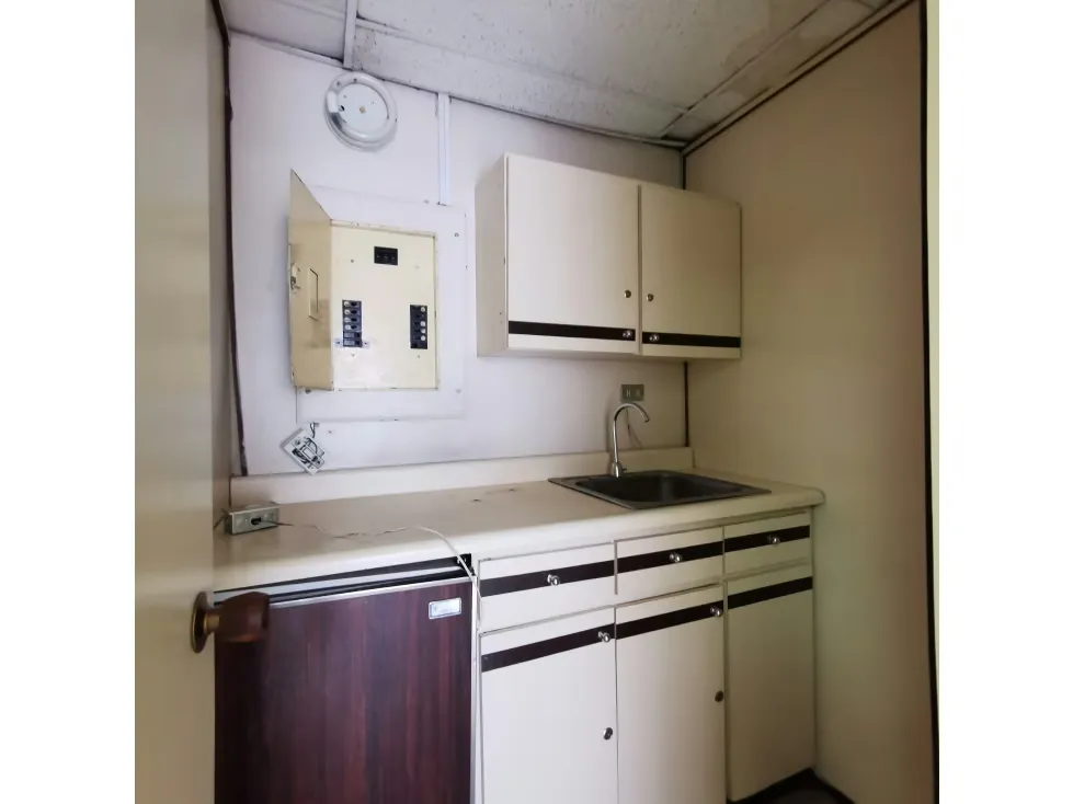 Alquilo Oficina LA CASTELLANA $1.910/220m2 para acondicionar - 15