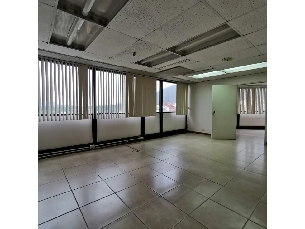 Alquilo Oficina LA CASTELLANA $1.910/220m2 para acondicionar - 9