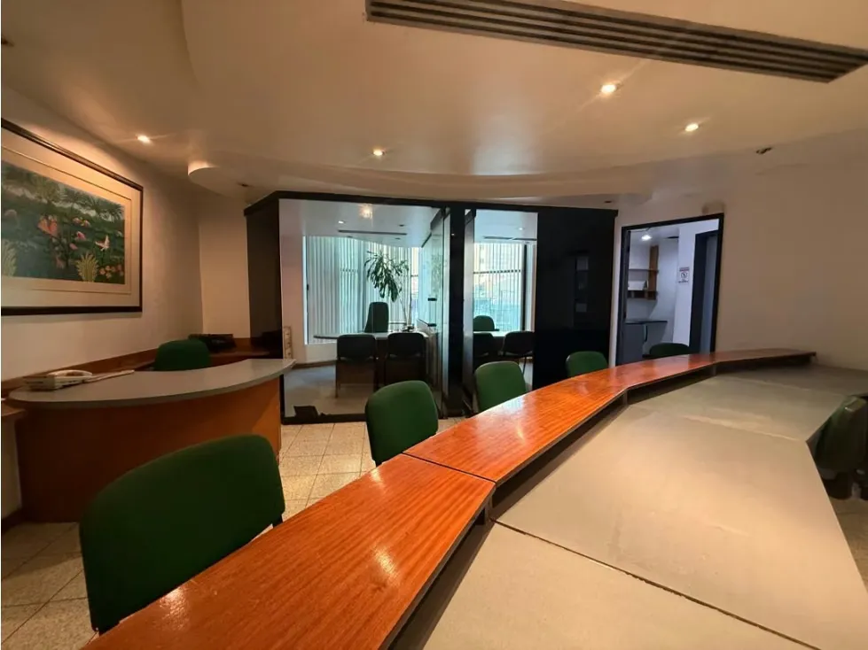 Oficina en Alquiler en Chacao, 150M2 - 18