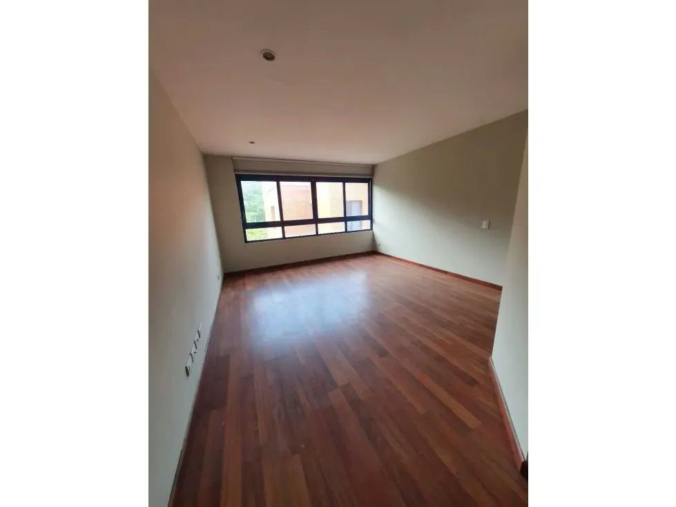Alquilo apartamento 350m2 La Lagunita 0692 - 10