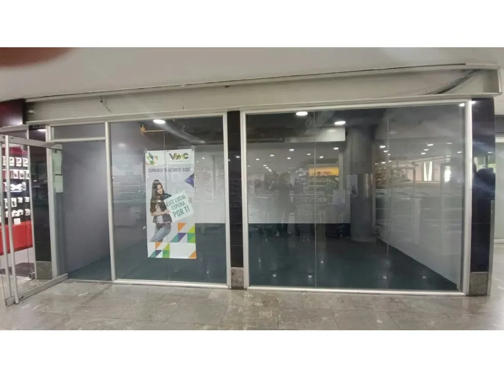 Se alquila local comercial 30m2 Colinas de Valle Arriba 4625 - 3