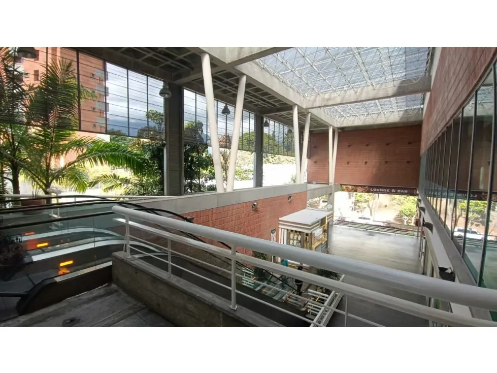 Se alquila local comercial 30m2 Colinas de Valle Arriba 4625 - 9