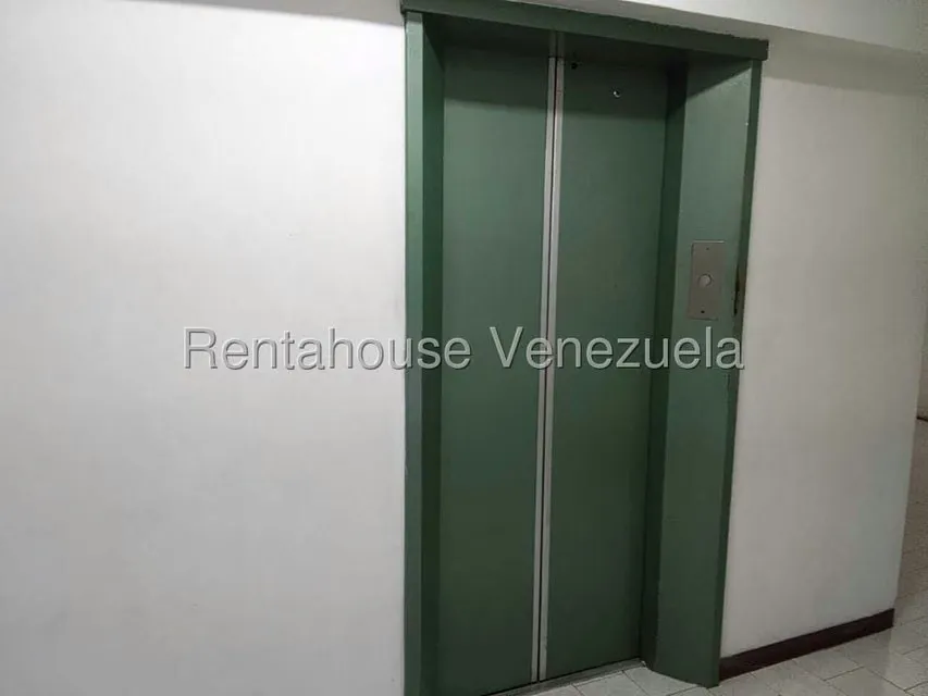 Apartamento (1 Nivel) en Venta en Parroquia La Candelaria, Distrito Metropolitano - 8