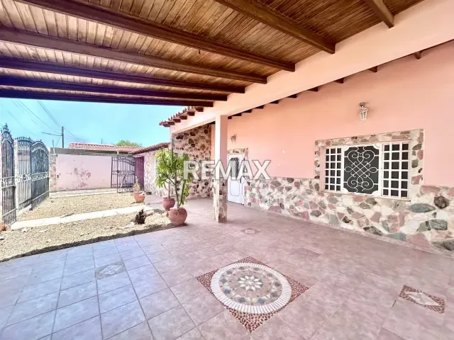Quinta Estilo Country Colonial ubicada en la urbanización San Rafael - 2