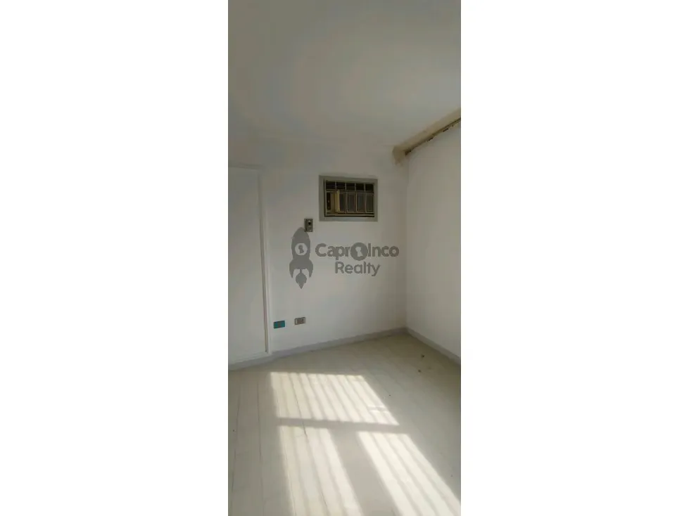 Venta de apartamento espacioso, amoblado, res. Santo Angel Prebo I - 26