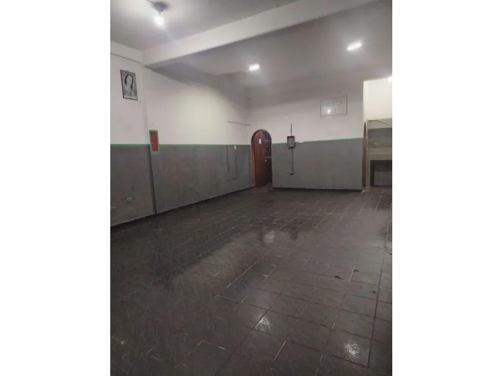 Alquilo local comercial 80m2 Monte Cristo 8200