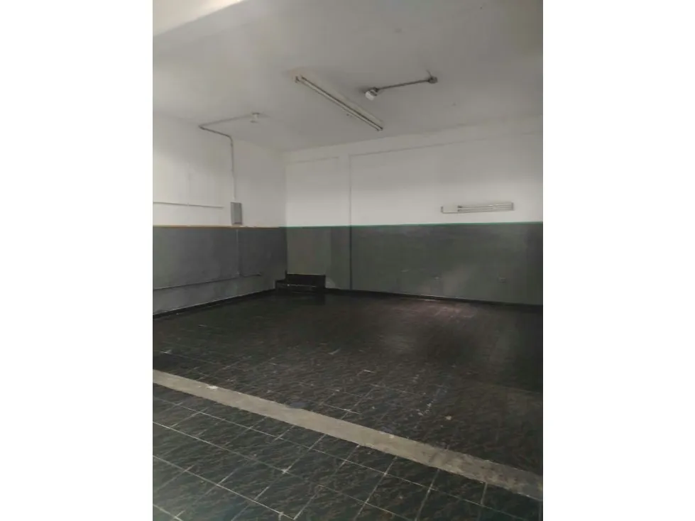 Alquilo local comercial 80m2 Monte Cristo 8200 - 4