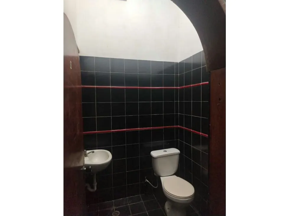 Alquilo local comercial 80m2 Monte Cristo 8200 - 5