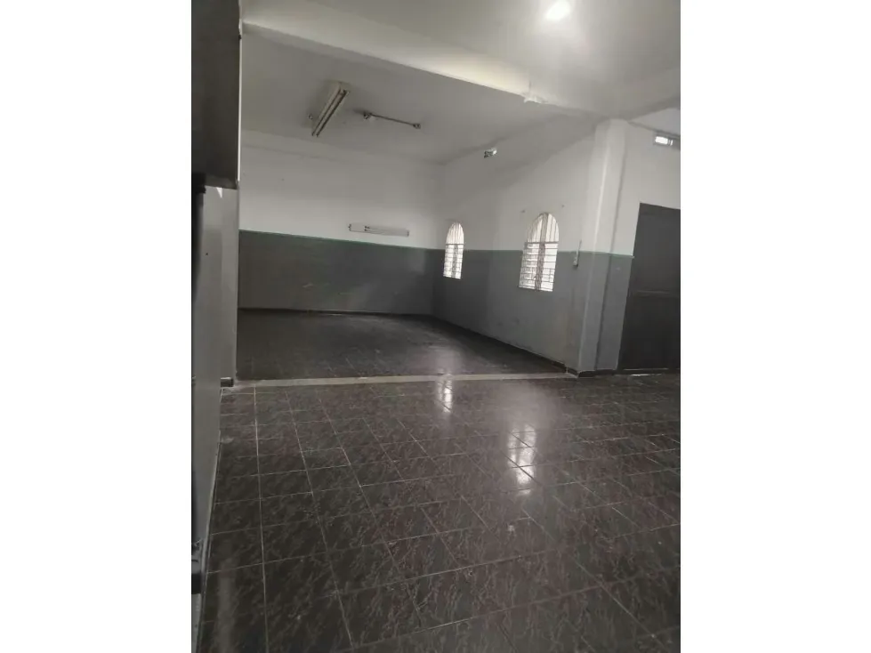 Alquilo local comercial 80m2 Monte Cristo 8200 - 7