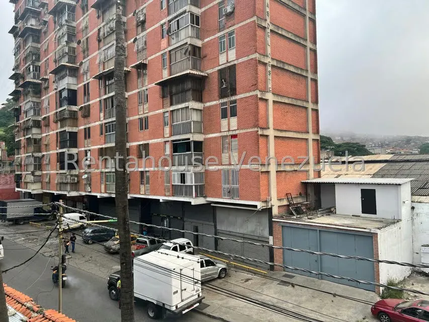 Casa (Multipes Niveles) en Venta en Catia, Distrito Metropolitano - 23
