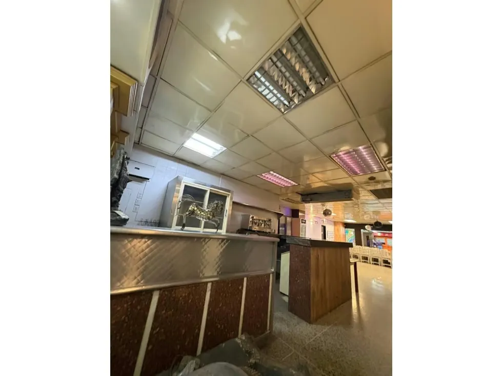 En Alquiler/Venta Amplio Local en la Urbina - 8