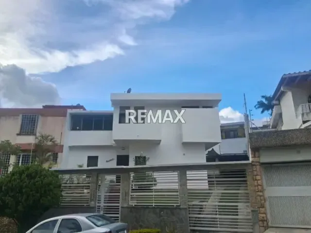 SE ALQUILA ANEXO EN MACARACUAY 61MTS2