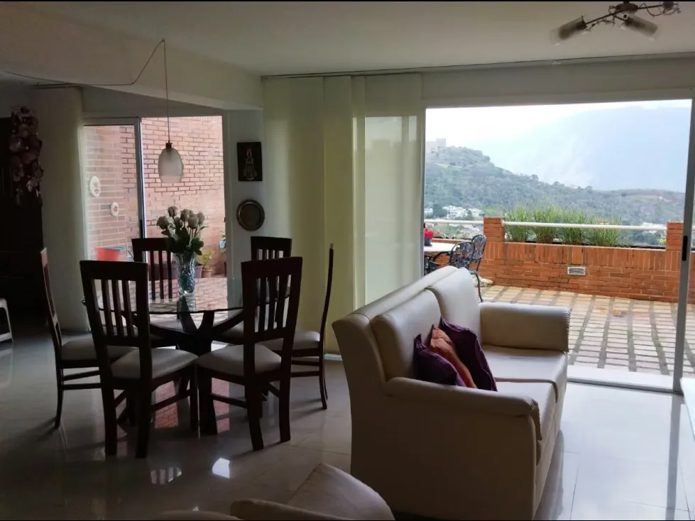 Townhouse en Venta en Loma Linda con terraza y vista al Ávila - 8