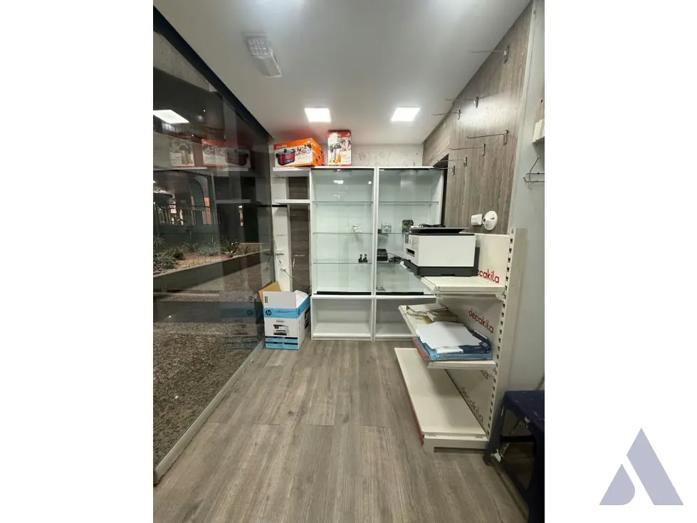 Se vende local a pie de calle 12mts+12mts Lomas de la Lagunita 2543 - 2