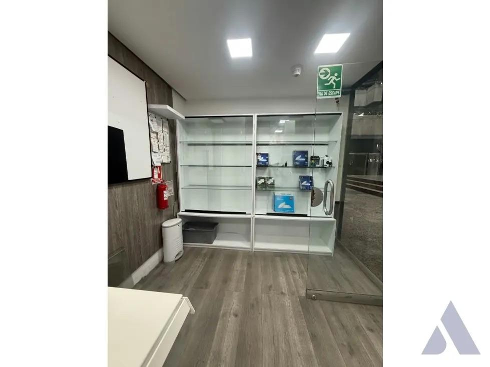 Se vende local a pie de calle 12mts+12mts Lomas de la Lagunita 2543 - 3
