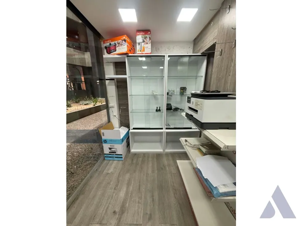 Se vende local a pie de calle 12mts+12mts Lomas de la Lagunita 2543 - 4
