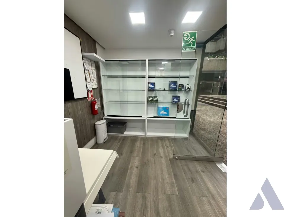 Se vende local a pie de calle 12mts+12mts Lomas de la Lagunita 2543 - 5