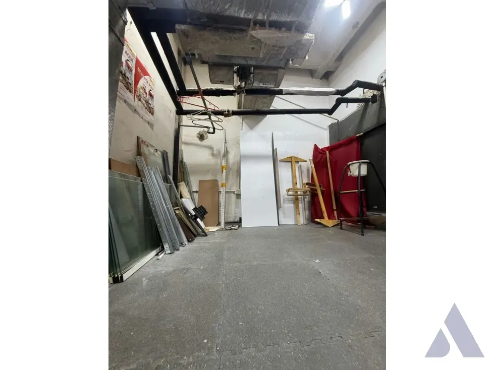 Se vende local a pie de calle 12mts+12mts Lomas de la Lagunita 2543 - 6