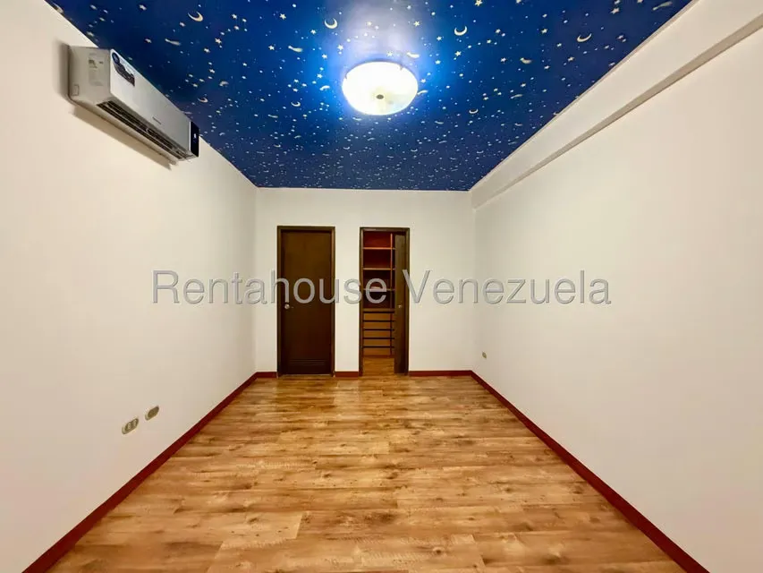 Apartamento (1 Nivel) en Alquiler en Prados del Este, Distrito Metropolitano - 12