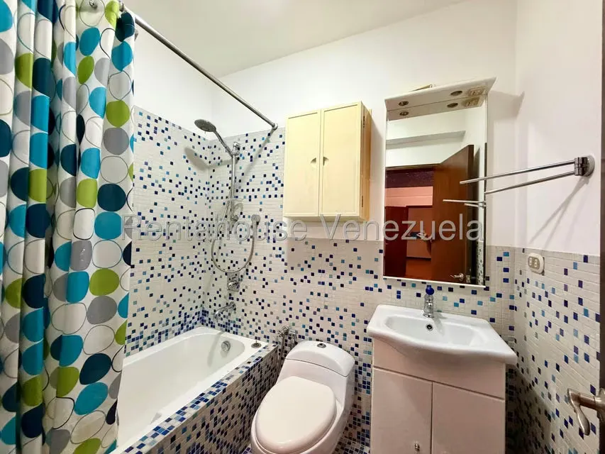 Apartamento (1 Nivel) en Alquiler en Prados del Este, Distrito Metropolitano - 13