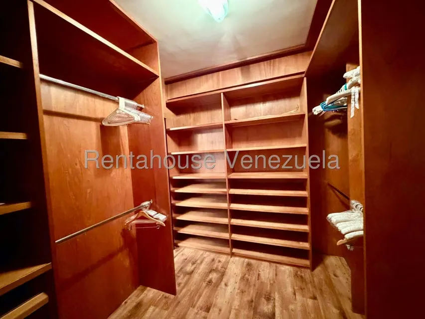 Apartamento (1 Nivel) en Alquiler en Prados del Este, Distrito Metropolitano - 16