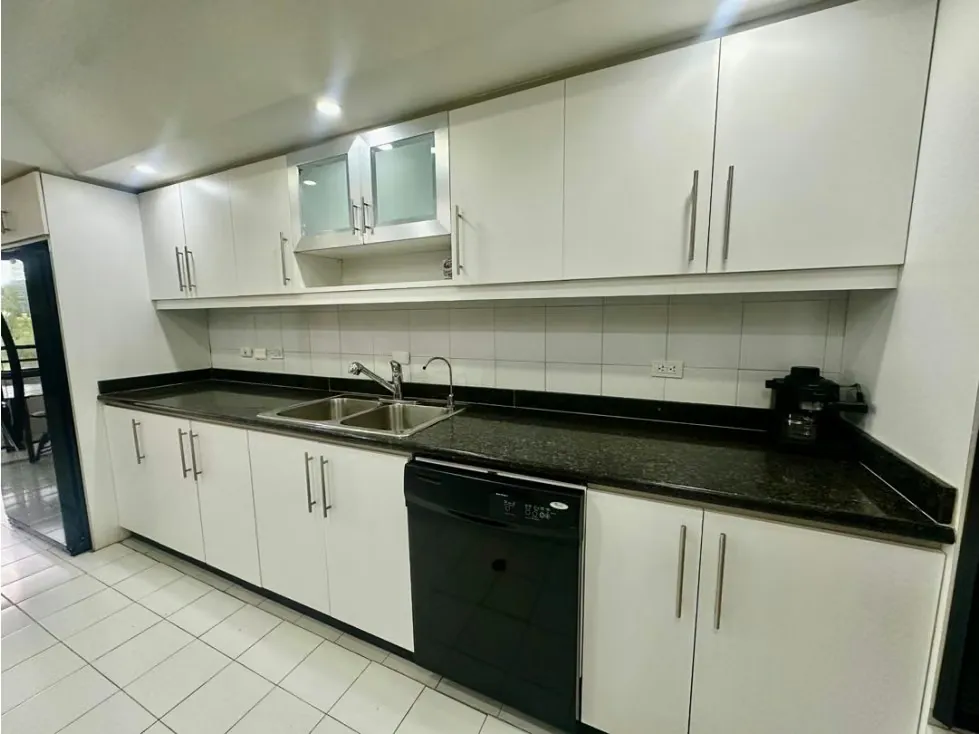 Se vende Apto 240m² 3h+s/3b+s/3p Colinas de Valle Arriba - 10