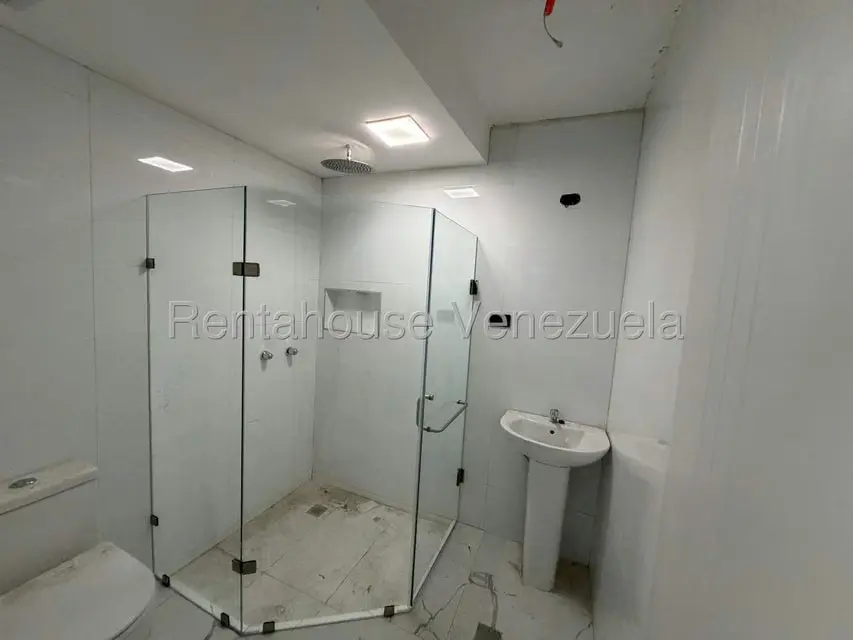 Casa (Duplex) en Venta en Oripoto, Distrito Metropolitano - 14