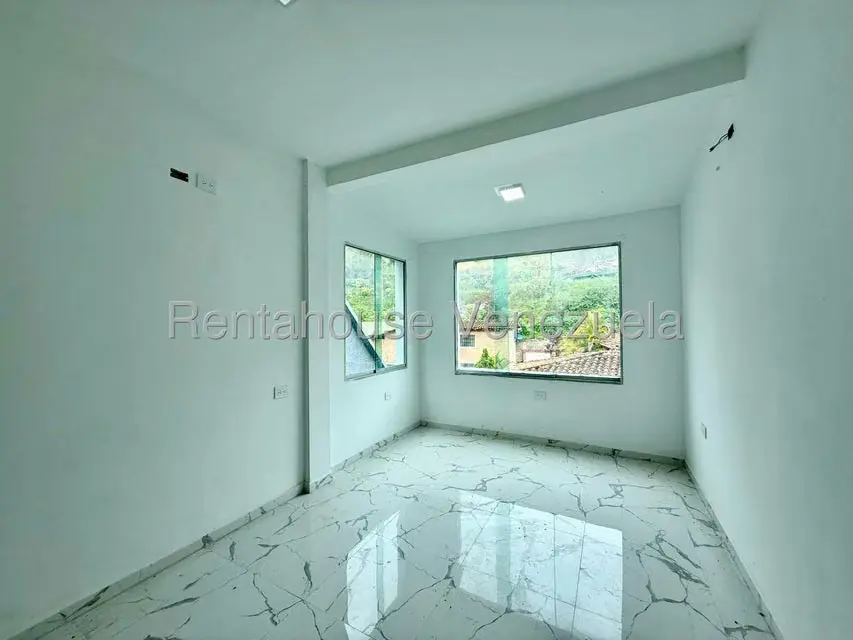 Casa (Duplex) en Venta en Oripoto, Distrito Metropolitano - 15