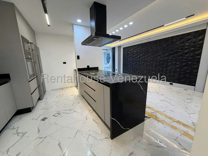 Casa (Duplex) en Venta en Oripoto, Distrito Metropolitano - 8