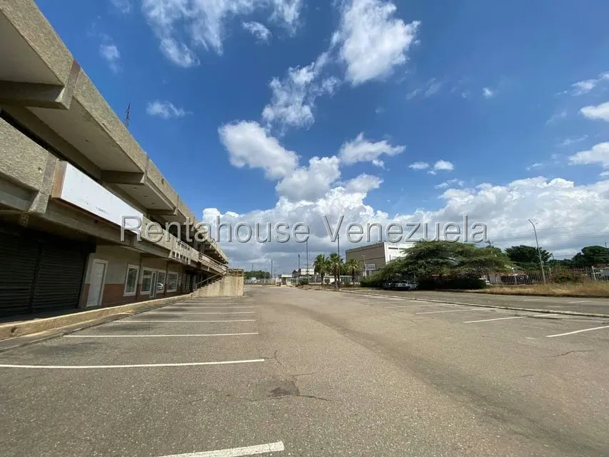 Local Comercial en Venta en Zona Industrial Sur, Zulia - 13