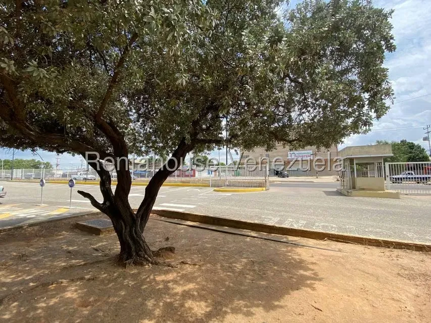 Local Comercial en Venta en Zona Industrial Sur, Zulia - 9