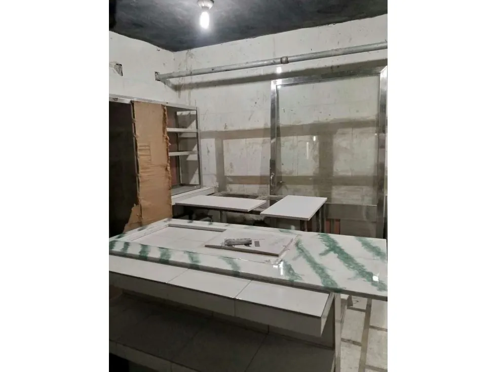 Local en Alquiler P-1: El Punto Estratégico de La Candelaria Caracas - 4