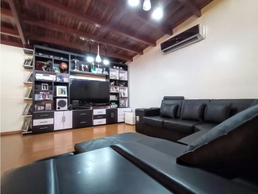 Casa en Venta La Trinidad. Urb. Sorocaima 8H/8B/3PE 463C 504T - 11