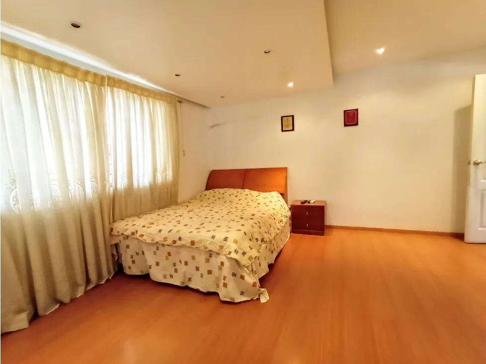 Casa en Venta La Trinidad. Urb. Sorocaima 8H/8B/3PE 463C 504T - 23