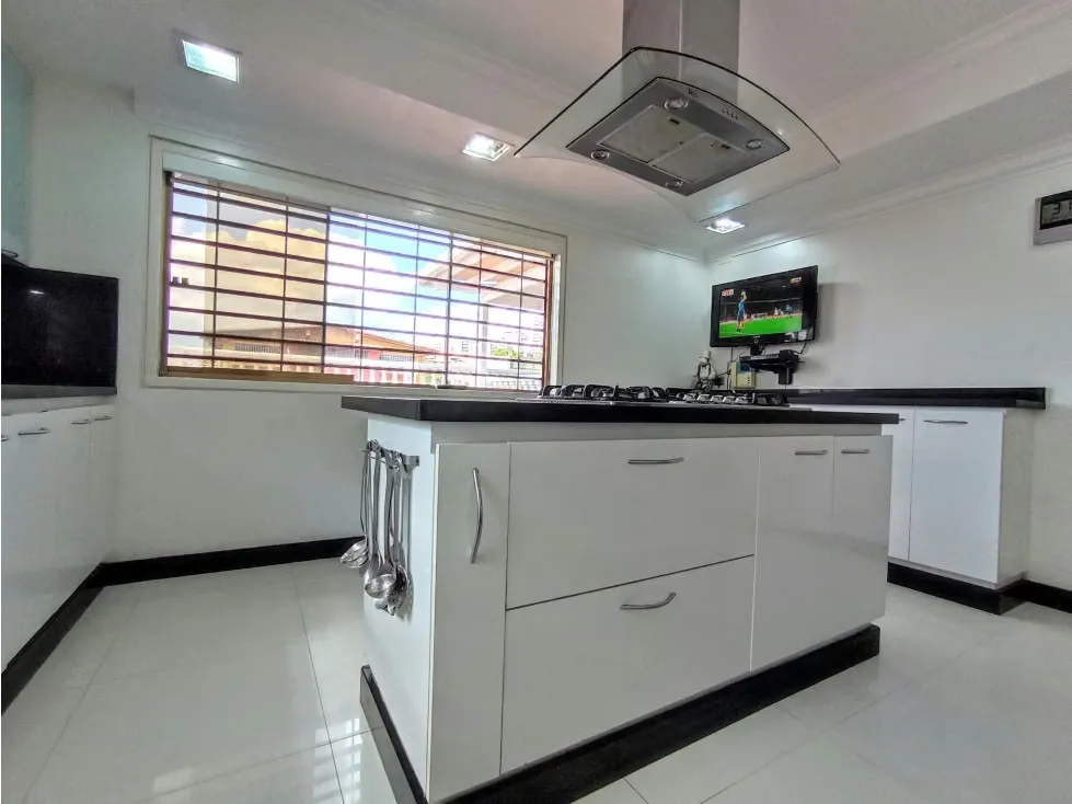 Casa en Venta La Trinidad. Urb. Sorocaima 8H/8B/3PE 463C 504T - 8