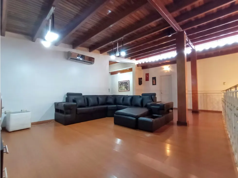 Casa en Venta La Trinidad. Urb. Sorocaima 8H/8B/3PE 463C 504T - 10