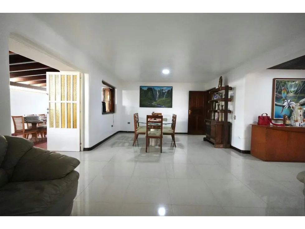 Negociable Casa en Los Naranjos con Hermosa Vista y Piscina 5h-6b-5e - 5