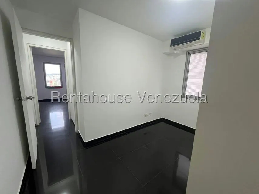 Apartamento (1 Nivel) en Venta en Los Dos Caminos, Distrito Metropolitano - 12