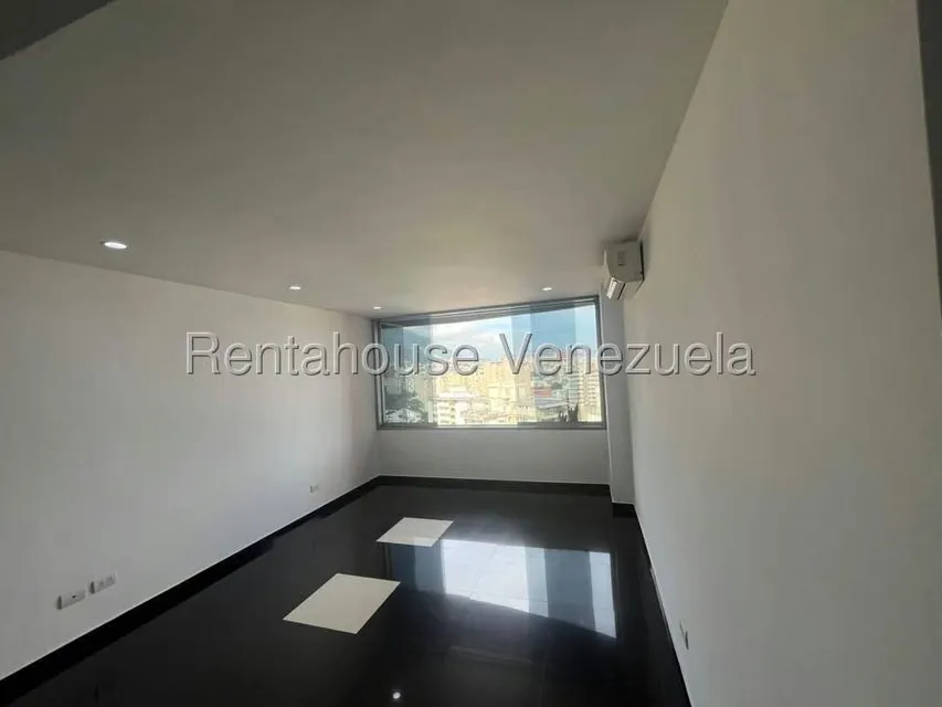 Apartamento (1 Nivel) en Venta en Los Dos Caminos, Distrito Metropolitano - 15