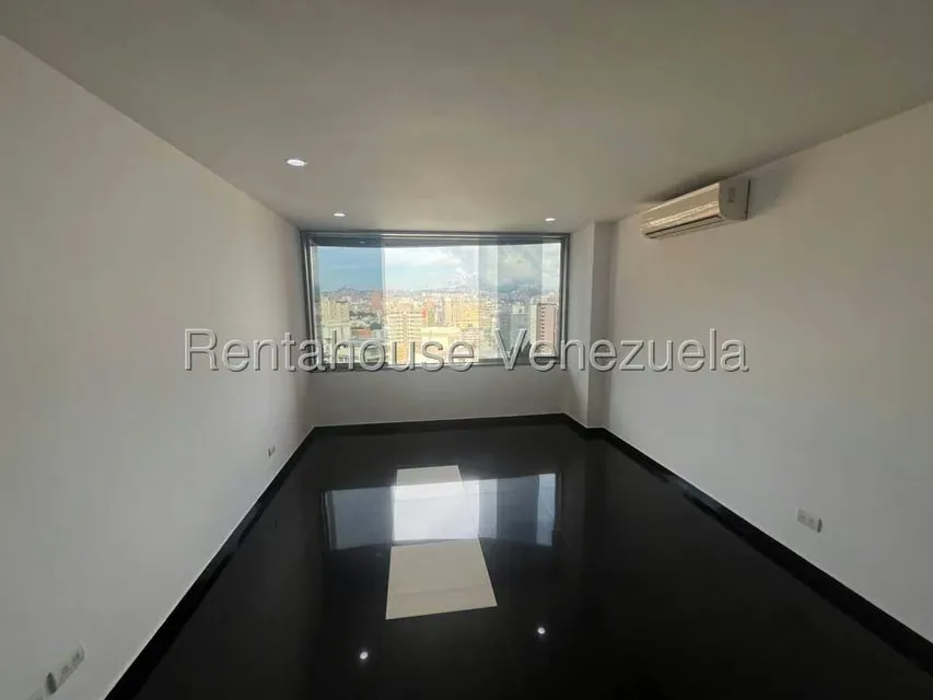 Apartamento (1 Nivel) en Venta en Los Dos Caminos, Distrito Metropolitano - 18