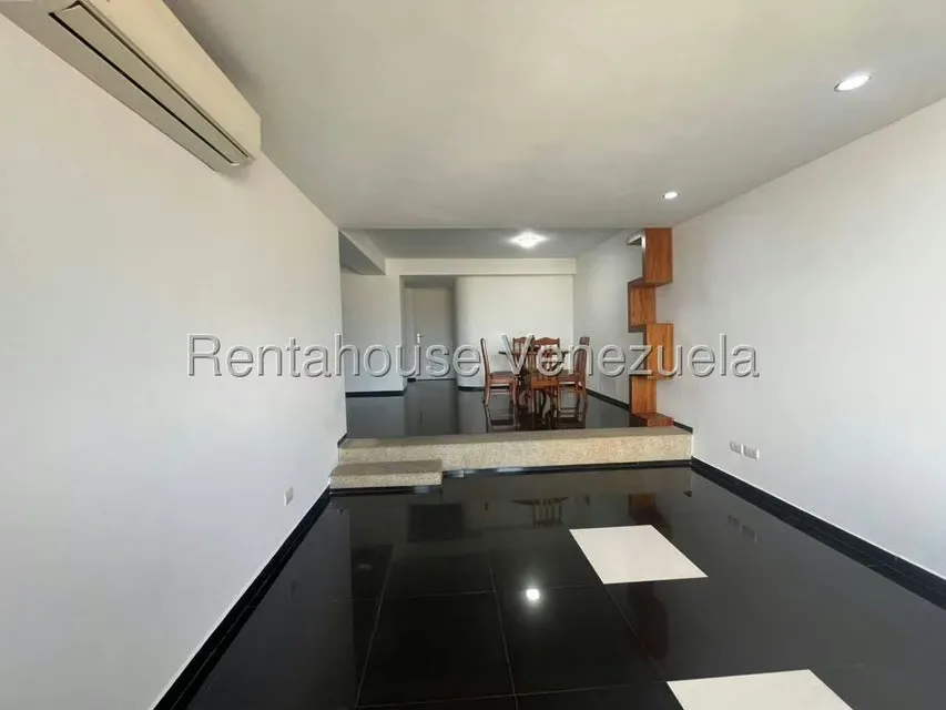 Apartamento (1 Nivel) en Venta en Los Dos Caminos, Distrito Metropolitano - 3