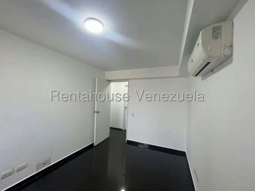 Apartamento (1 Nivel) en Venta en Los Dos Caminos, Distrito Metropolitano - 7