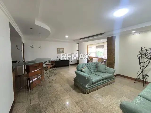 En venta amplio y hermoso apartamento en Resd Marfil suite en la Urb el Parral