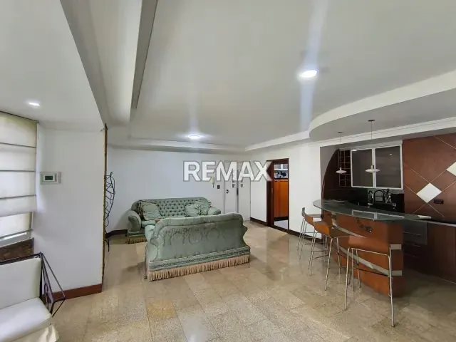 En venta amplio y hermoso apartamento en Resd Marfil suite en la Urb el Parral - 3