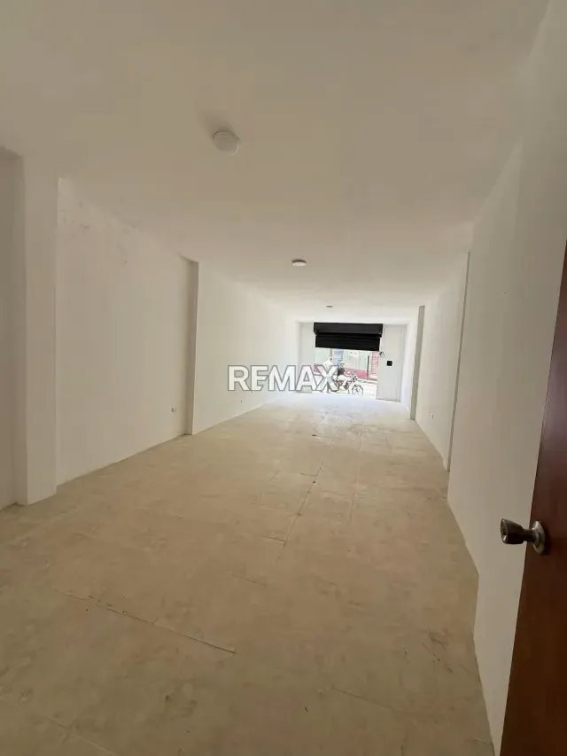 Local Comercial en Alquiler Calle 15, Sector Garviras Local 2: - 4
