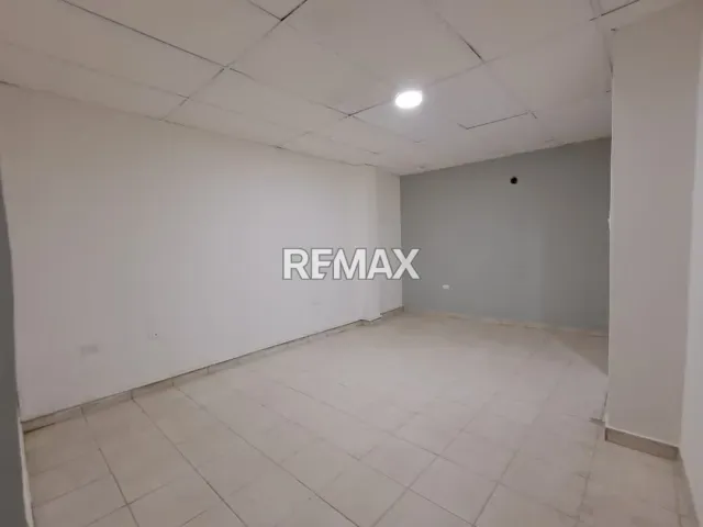 En Alquiler Oficina 40 m2 en Calle Bomboná a 30 m de la Av Bicentenario, Centro, Maturín, Monagas