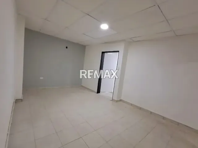 En Alquiler Oficina 40 m2 en Calle Bomboná a 30 m de la Av Bicentenario, Centro, Maturín, Monagas - 2