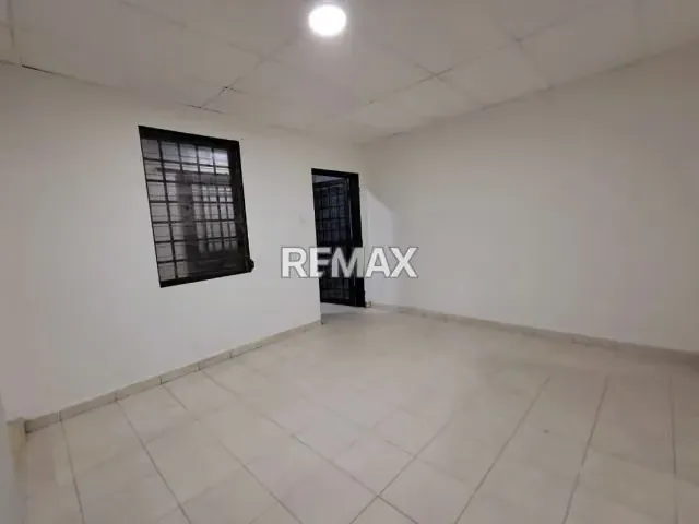 En Alquiler Oficina 40 m2 en Calle Bomboná a 30 m de la Av Bicentenario, Centro, Maturín, Monagas - 4