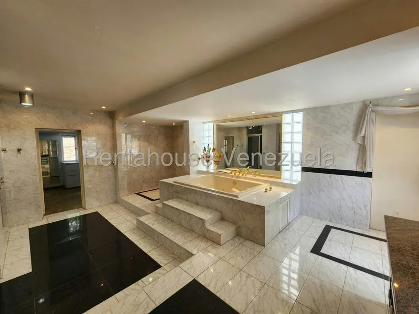 Casa (Multipes Niveles) en Venta en Colinas de Bello Monte, Distrito Metropolitano - 25