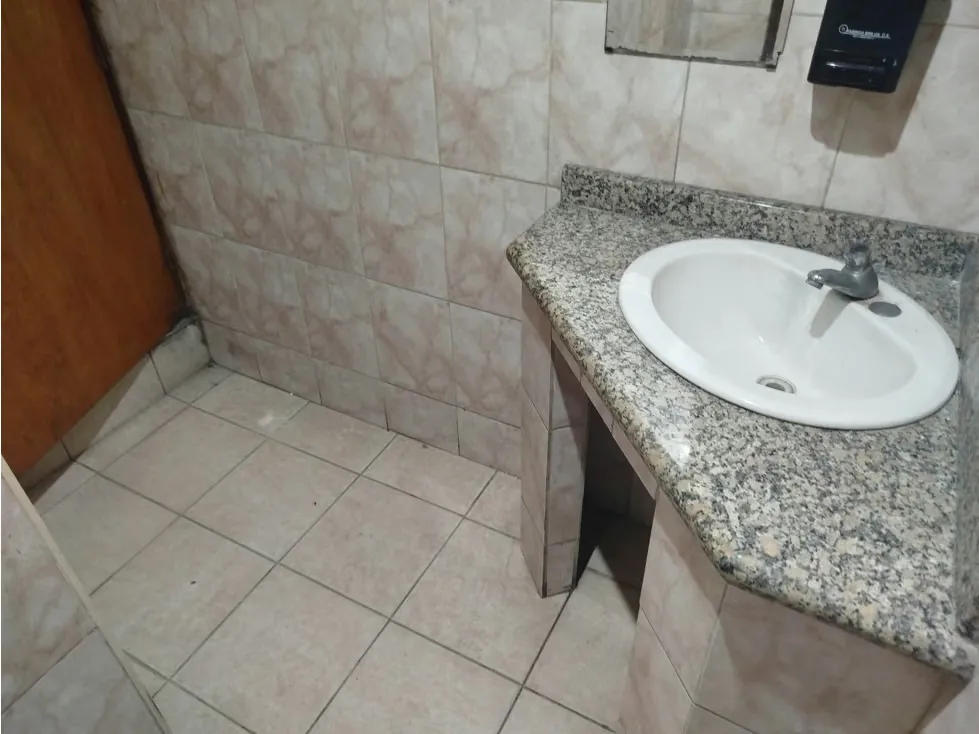 AMPLIO LOCAL EN ALQUILER EN ALTAGRACIA 183mts/2B - 14